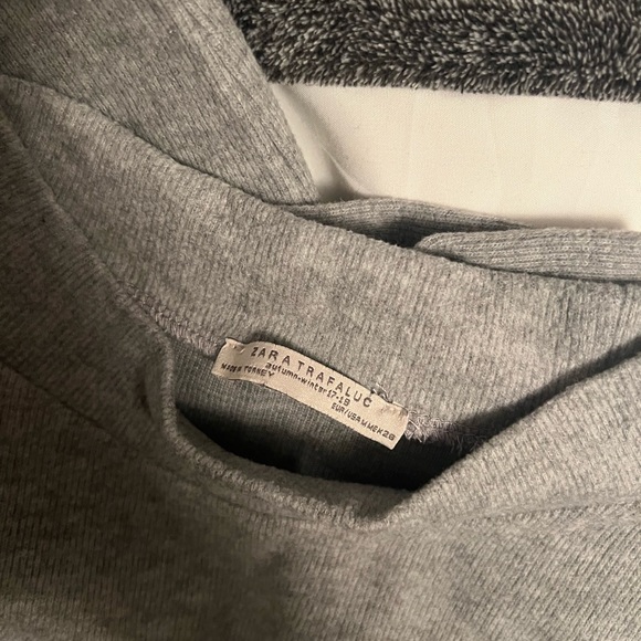 Zara mock neck t shirt - Picture 2 of 2